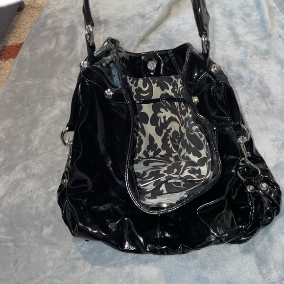 Elegant Black Patent Leather Tote Bag - Picture 3 of 3